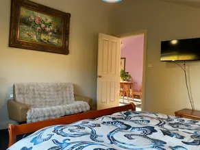 Beautiful and comfortable, located in the heart of town - Image 5