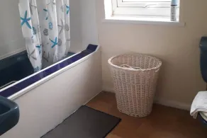 Homely 4-bed House in Manchester - Image 3