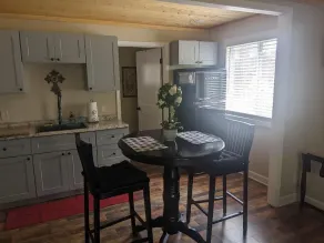 Cozy Cottage - Image 4