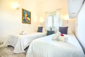 PEREFECT! ONLY 300mts from BEACHES AND MORAIRA TOWN CENTRE - Image 4
