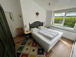 Renovated, Detached Luxury Bungalow - Image 4