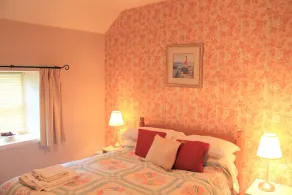2 bedroom cottage, with far reaching views of the garden and open countryside. - Image 3