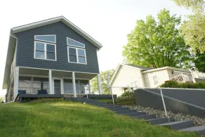 Lake side country home - Image 5