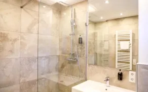 Helles und modernes Appartement - Image 3