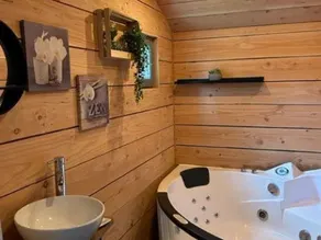 Charming Loire Cottage: Spa, Garden, Parking - Image 3
