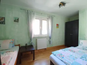 Spacious vacation apartment directly below Mainberg Castle - Image 4