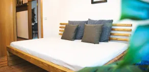 Modern, cozy & central - kitchen, parking space, Netflix & more - Image 5