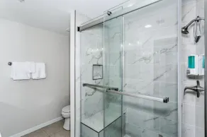 Casa De View: 14th Floor Lux Condo Sleeps 8! Heated Pool and Hot Tub! Includes Beach Service! - Image 5