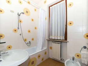 Nice apartment for 7 people with WIFI, pool, TV and terrace - Image 2