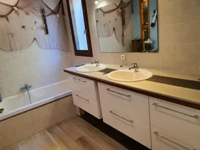 Spacious house surrounded by nature, perfect for a relaxing stay just 300 meters from the river. - Image 2