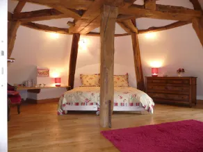 Charming gîte in a dovecote - Image 5