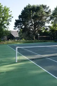 La Maison de l'Amiral, son jardin arboré et son tennis. - Image 2