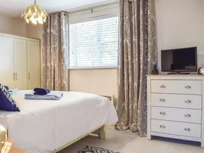 2 bedroom accommodation in Bampton - Image 5
