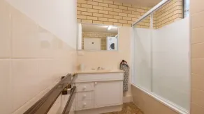Golden Shores Unit 3 21 Landsborough Parade - Image 3