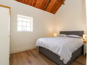 SWALLOW COTTAGE, romantic, character holiday cottage in Sandbach - Image 4