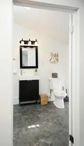 Penthouse in historic brothel, drenched in sunlight! - Image 2