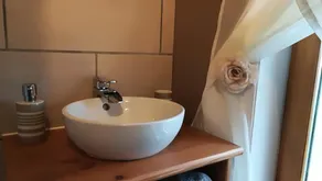 Casa encantadora bonita situada na Bretanha e uma banheira de hidromassagem aquecida de madeira privada - Image 3