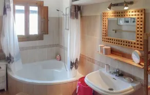 Comfortable family villa with private heated pool for 8 people - Image 2