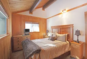 Cedars Palace - Walk to private beach & piers - Remodeled 3 bedroom - Image 5