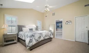 Beautiful 4 bed, 4 bath - 3 blocks to beach - Image 5