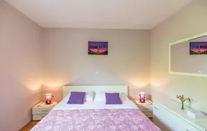 Five-Bedroom Holiday Home In Vinjani Donji - Image 4