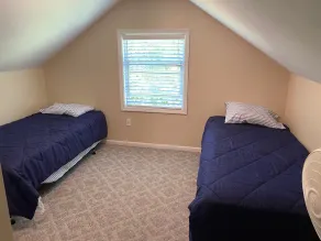 Cozy and Private Home Located within Minutes of Downtown and the Water - Image 4