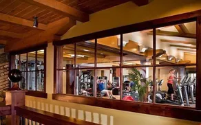 Charming Lodge Studio with Cozy Murphy Bed - Image 2