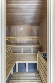 Villa u rusticnom stilu okružena šumom njegovanim vrtom za odmor, grijani bazen - Image 3