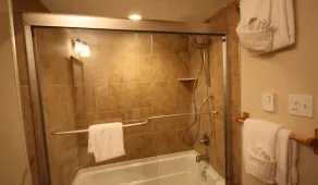 Four O'clock Lodge B14 - Image 5