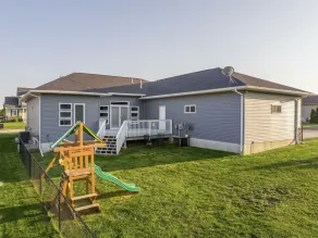 Modern comfort, small town charm. Room for  all to visit, rest retreat or create - Image 3