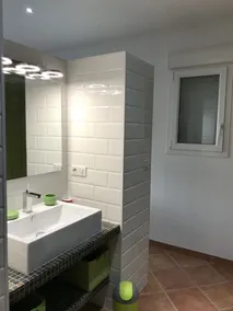 Smukt stenhus med pool - Image 3