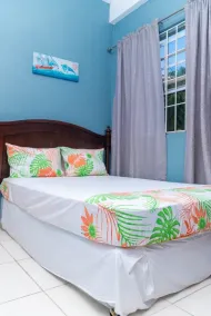 Spacious Two Bedroom Apartment - Image 5