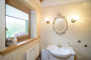 Lake House - Image 3