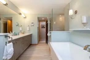13 Liftside 3 Bedroom Townhouse by RedAwning - Image 5
