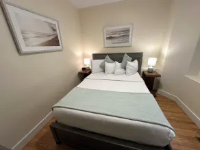 Recently Renovated 2 Bed 1 Bath (Dog Friendly) Apartment in the Broadway Neighborhood - Image 3