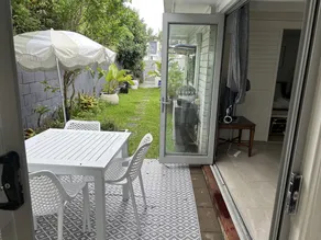 Mermaid Beach Pet-Friendly Cottage - walk to the beach, cafes, and woollies. - Image 5