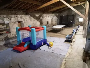 Landsted med stor sydvestlig swimmingpool 16 personer 6 soveværelser - Image 4