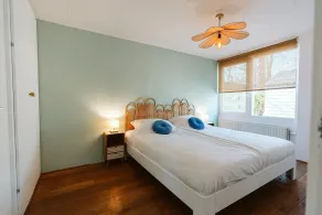 This cozy bungalow offers the perfect mix of tranquility and comfort in a green setting. The ideal place for a relaxing holiday near the beach. - Image 5