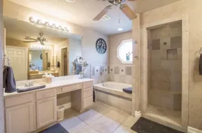 Peaceful, Super Clean Central SA Home - Image 4