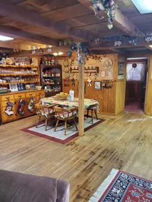 Kennedys Red Barn Inn - Image 4