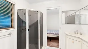 Lovely family beach house. Pet friendly and walk to beach - Image 4