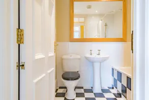 Wonderful seaside holiday home, with sea views. - Image 3