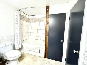 100 year old Farm Cottage. Minutes from the beach! - Image 5