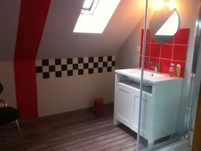 Longère sarthoise rénovée, à 20 min du Mans, 4 chambres, poêle à granulés, parking privé - Image 3