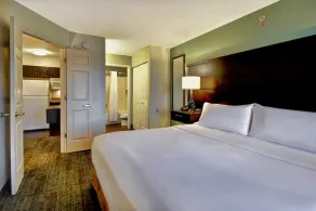 Free Breakfast Pool & Hot Tub. Near East Towne Mall! - Image 3