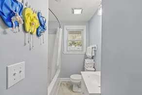 Newly Refurbished Beach House w/Pool & Hot Tub + Free Attraction Tickets! - Image 2