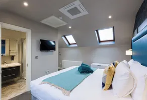 Luxurious one bed apartment  - Image 5