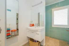 Rose's Beach Pad - Matarangi Holiday Home - Image 3