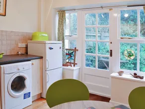 3 bedroom accommodation in Fordingbridge - Image 2