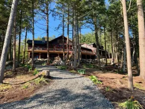 Adirondack Luxury Vacation Home - Image 4